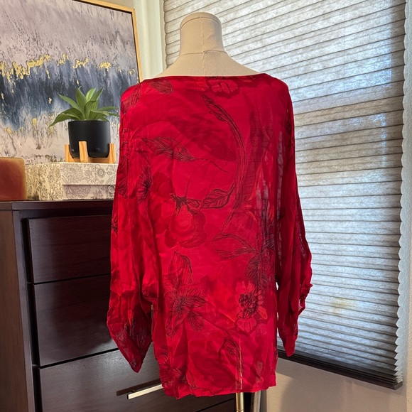 Woman's Chico's Red Sheer Floral Blouse. Size 2/L - Picture 4 of 7